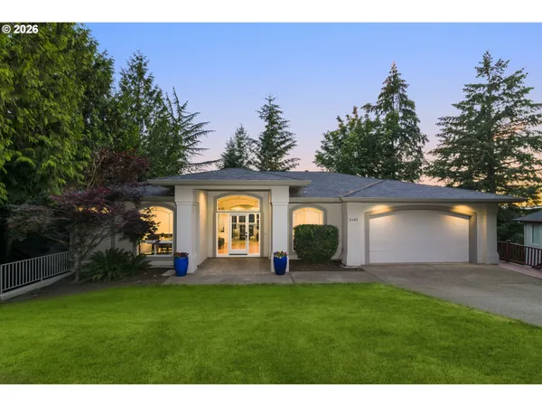 a view of a house with a backyard