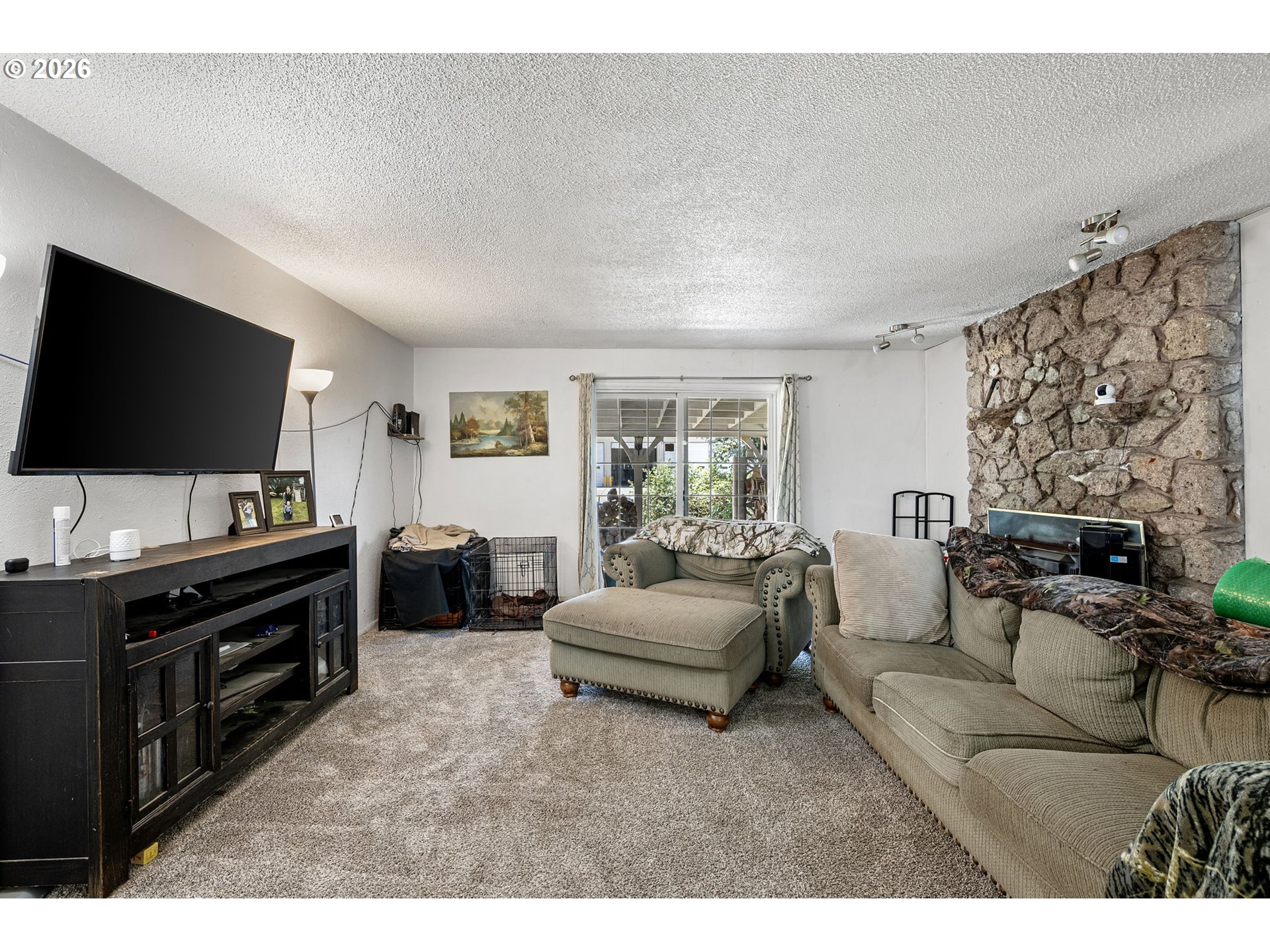 402 D Street Lowell, OR 97452 - Photo 9 of 32 Living Room