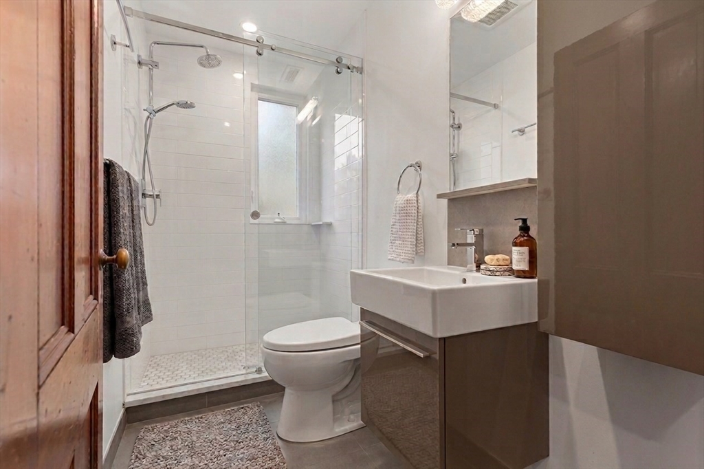 191 Davis Avenue Brookline, MA 02445 - Photo 14 of 21