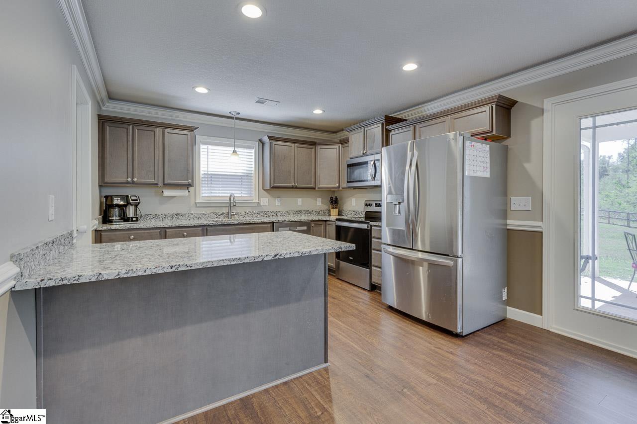 984 Gibbs Road Wellford, SC 29385 - Photo 13 of 41