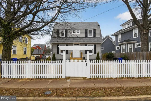 $1,400,000 | 1726 North Veitch Street, Arlington, VA 22201