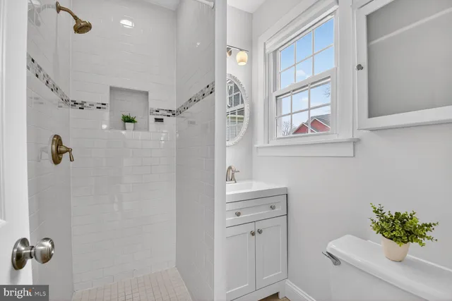 $1,400,000 | 1726 North Veitch Street, Arlington, VA 22201