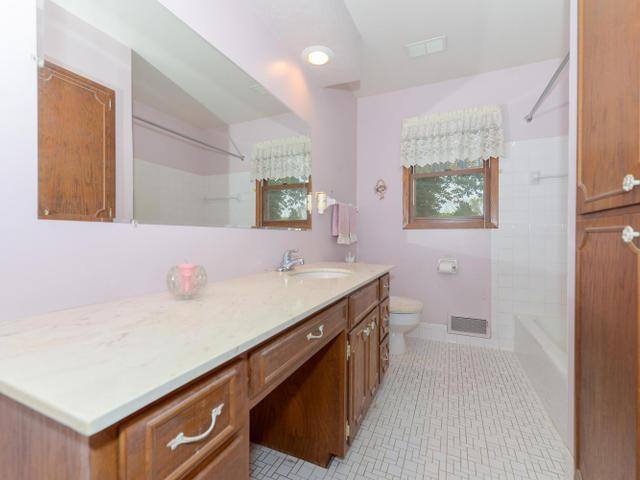 13228 Dahlgren Road Minnetonka, MN 55305 - Photo 11 of 16 Gallery Image 11