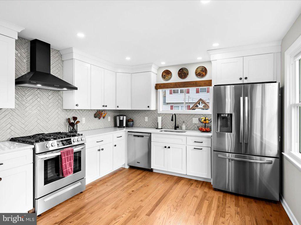 21 Holly Road Severna Park, MD 21146 - Photo 6 of 20 Kitchen / Stainless Appliances