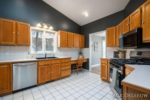 $475,000 | 6696 Highmeadow Drive Southwest, Byron Center, MI 49315