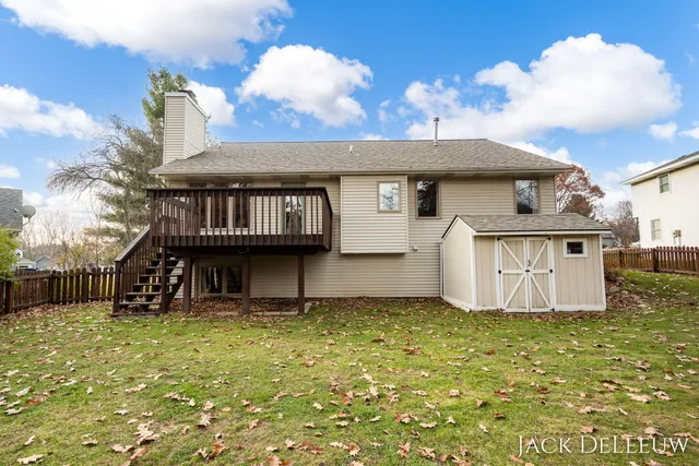 $475,000 | 6696 Highmeadow Drive Southwest, Byron Center, MI 49315