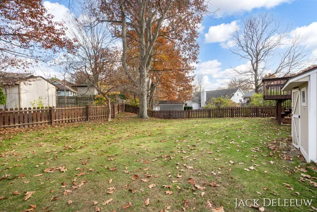 $475,000 | 6696 Highmeadow Drive Southwest, Byron Center, MI 49315