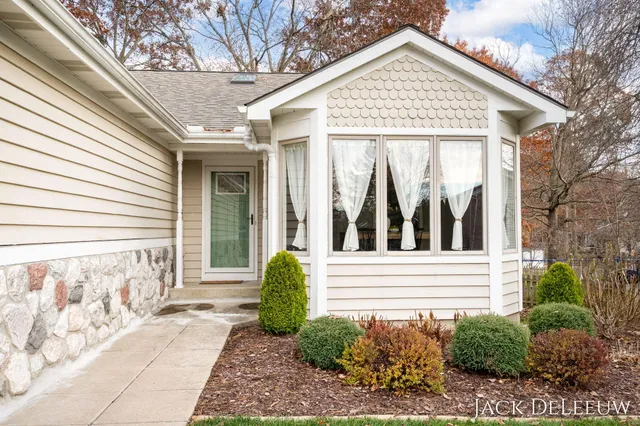 $475,000 | 6696 Highmeadow Drive Southwest, Byron Center, MI 49315