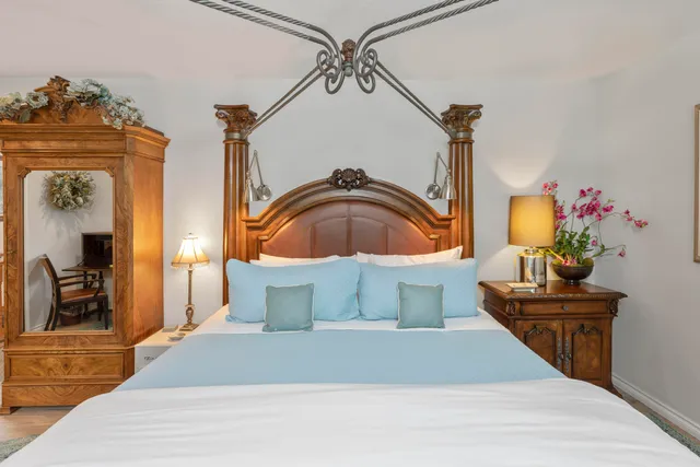 a view of yard with car parked