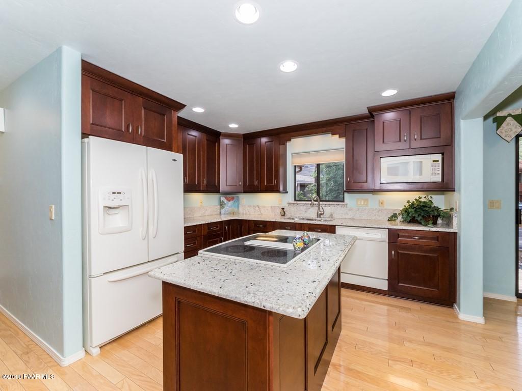 1760 Coyote Road Prescott, AZ 86303 - Photo 11 of 28 Inviting and Functional
