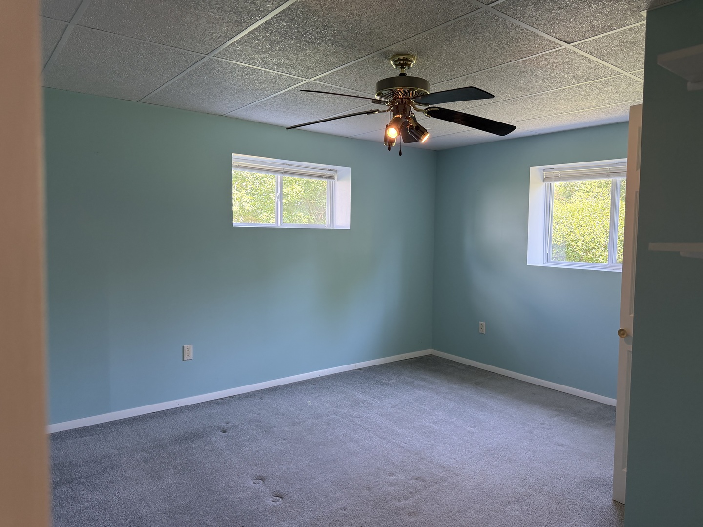18760 Hillside Road Morrison, IL 61270 - Photo 23 of 36 an empty room with a window and a ceiling fan