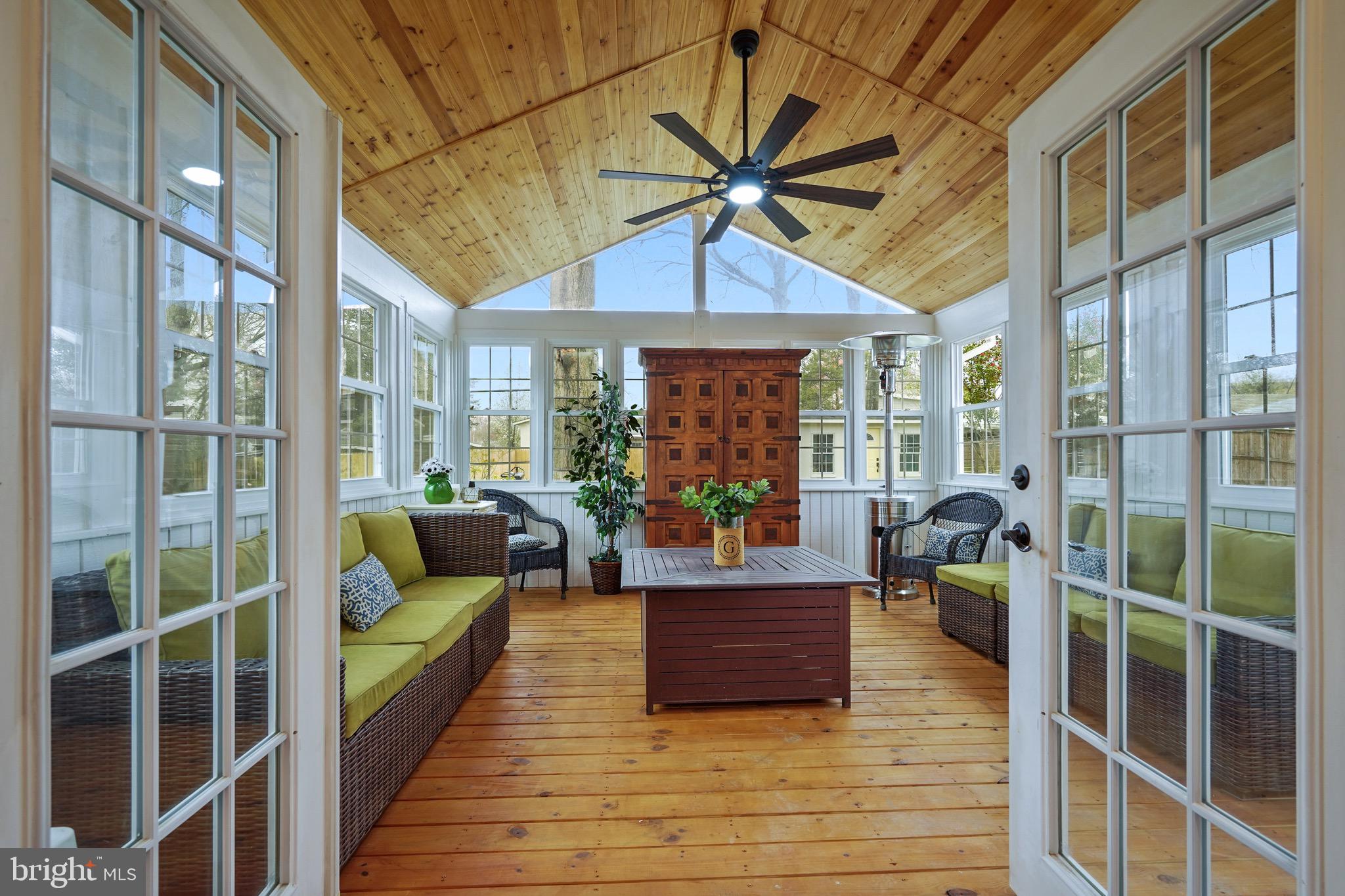 8902 Battery Road Alexandria, VA 22308 - Photo 12 of 45 Sun room
