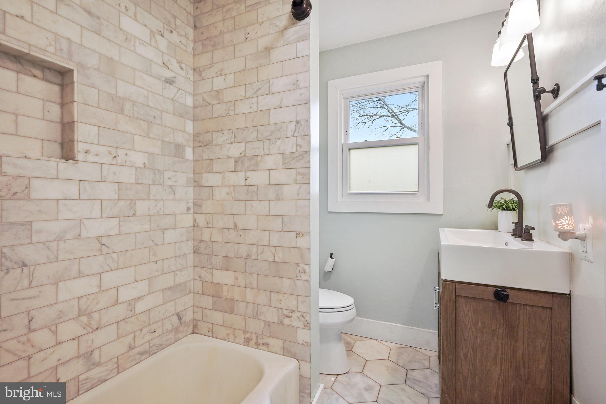 8902 Battery Road Alexandria, VA 22308 - Photo 16 of 45 Bath