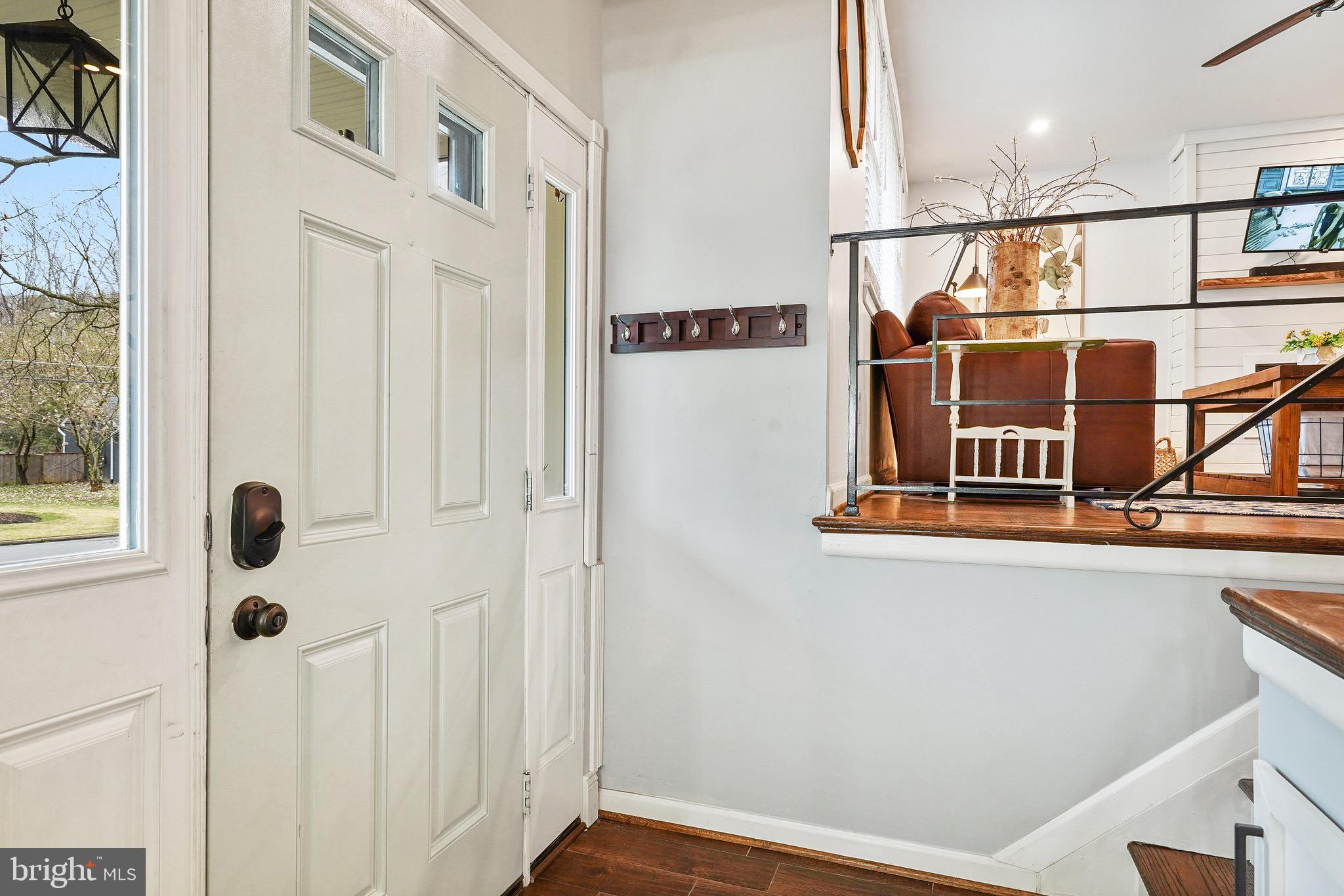 8902 Battery Road Alexandria, VA 22308 - Photo 3 of 45 Entry