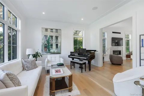 $4,485,000 | 16 Myrtledale Road, Scarsdale, NY 10583