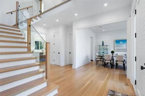 $4,485,000 | 16 Myrtledale Road, Scarsdale, NY 10583