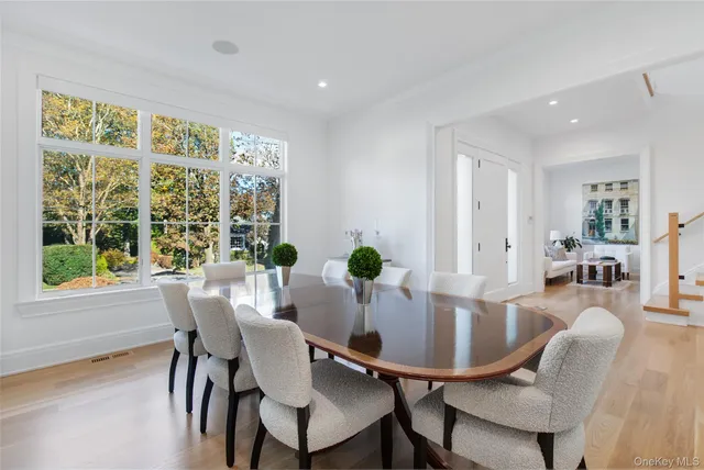 $4,485,000 | 16 Myrtledale Road, Scarsdale, NY 10583