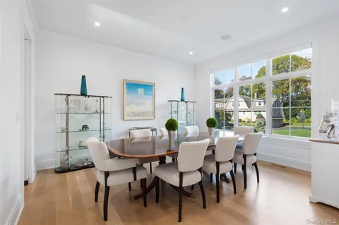 $4,485,000 | 16 Myrtledale Road, Scarsdale, NY 10583