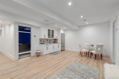 $4,485,000 | 16 Myrtledale Road, Scarsdale, NY 10583