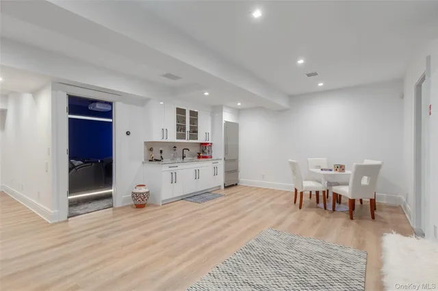 $4,485,000 | 16 Myrtledale Road, Scarsdale, NY 10583