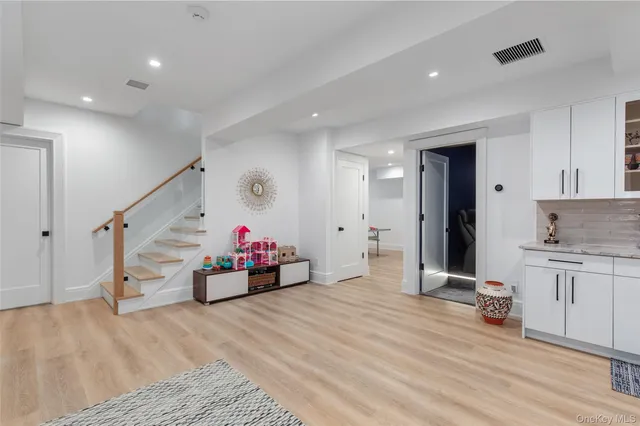 $4,485,000 | 16 Myrtledale Road, Scarsdale, NY 10583