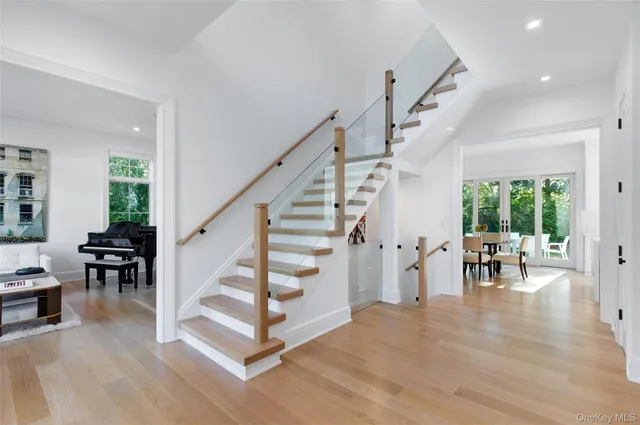$4,485,000 | 16 Myrtledale Road, Scarsdale, NY 10583