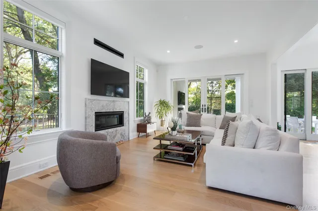 $4,485,000 | 16 Myrtledale Road, Scarsdale, NY 10583