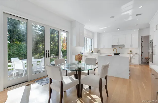 $4,485,000 | 16 Myrtledale Road, Scarsdale, NY 10583