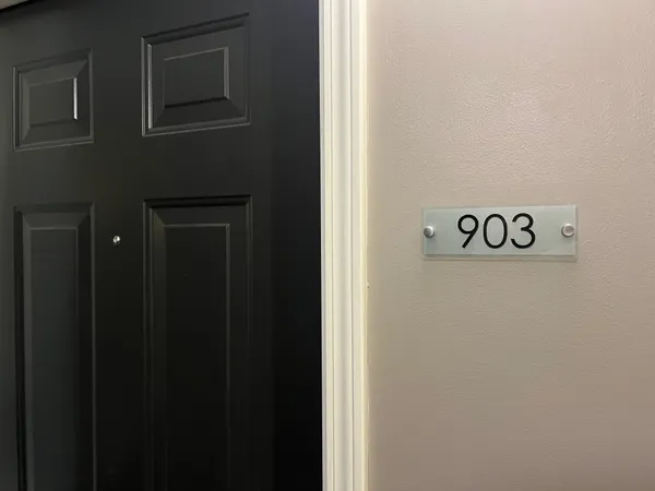 $2,450 | 300 South Duval Street, Unit 903, Tallahassee, FL 32301