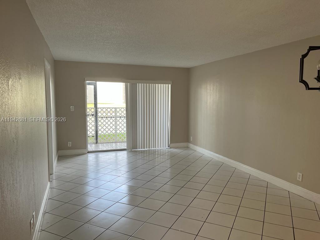 8051 South Colony Circle, Unit 109 Tamarac, FL 33321 - Photo 6 of 19 a view of an empty room and window