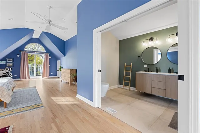 a en suite bathroom with a double vanity sink and a mirror