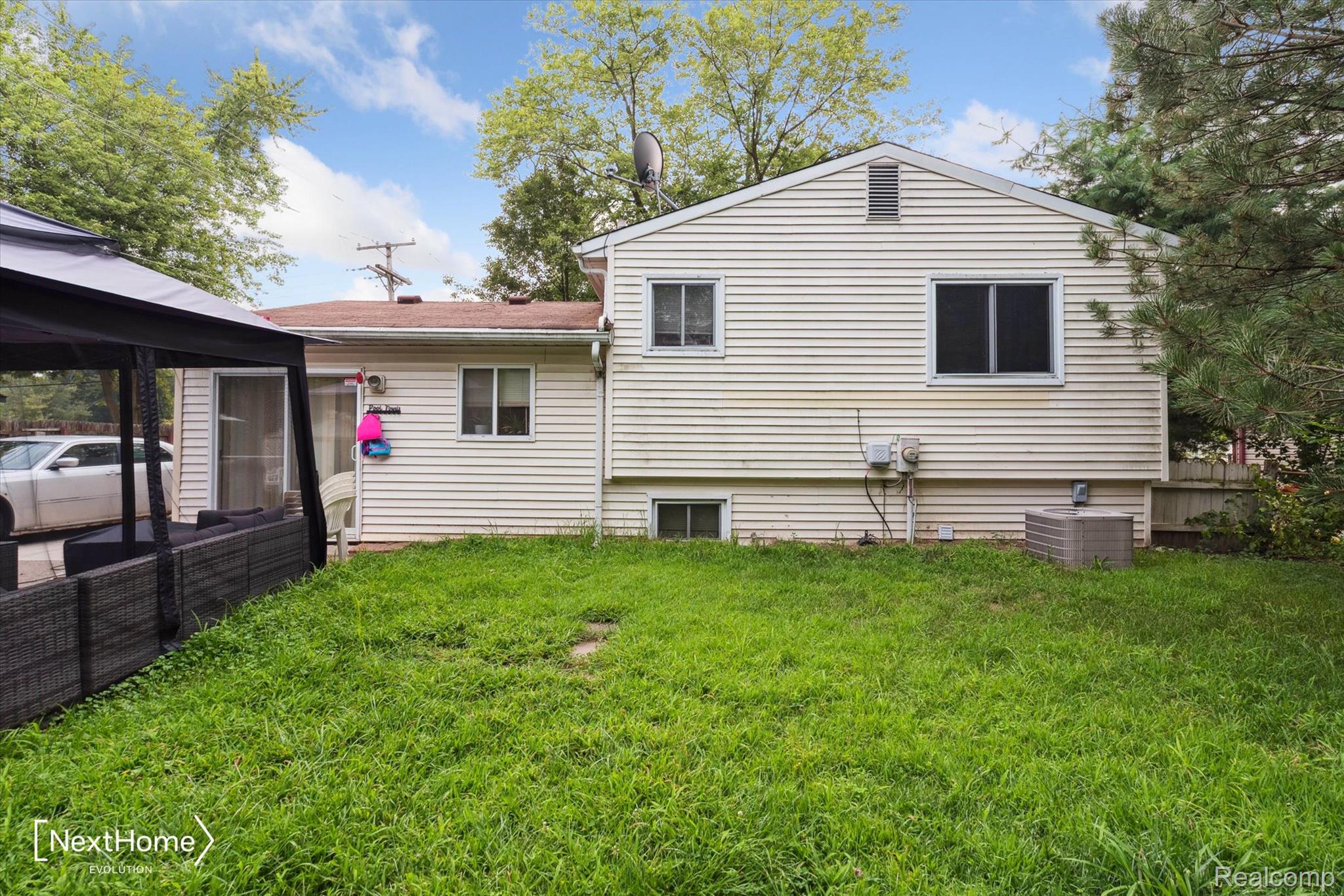 15925 Harrison Street Romulus, MI 48174 - Photo 25 of 26 30-30-15925-Harrison-St-Romulus-MI-48174-WindowStill-29-2.jpg