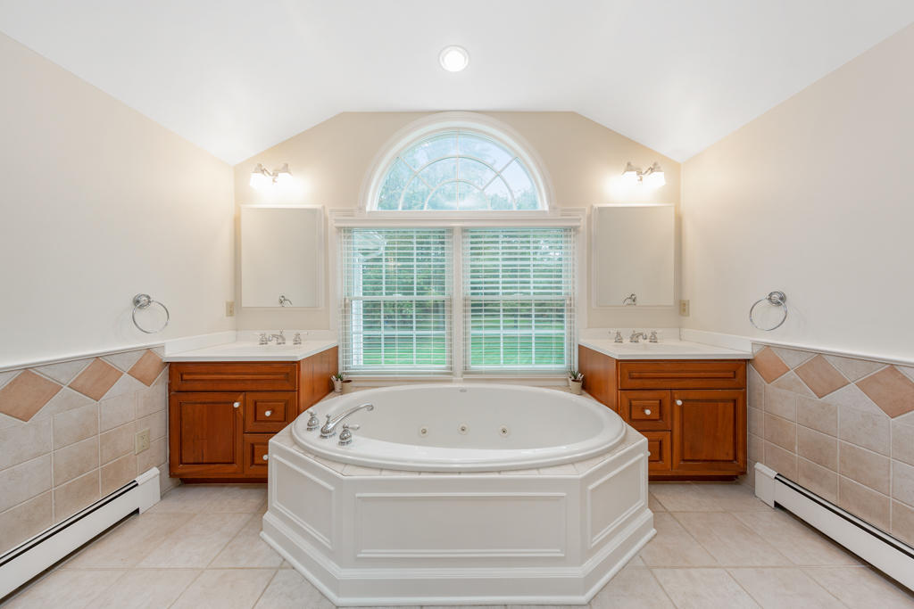 78 Stanton Road Darien, CT 06820 - Photo 20 of 33 a spacious bathroom with a tub sink and mirror