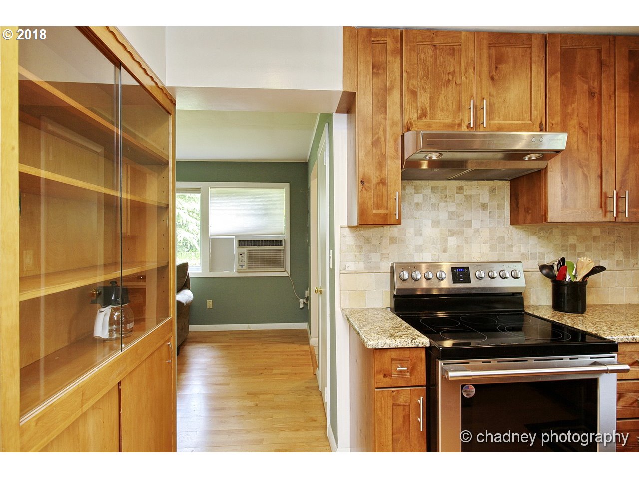 6416 Southwest Hamilton Street Portland, OR 97221 - Photo 3 of 16 Gallery Image 3