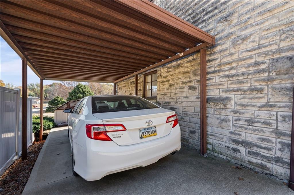 3025 North 70th Street Kansas City, KS 66109 - Photo 4 of 45