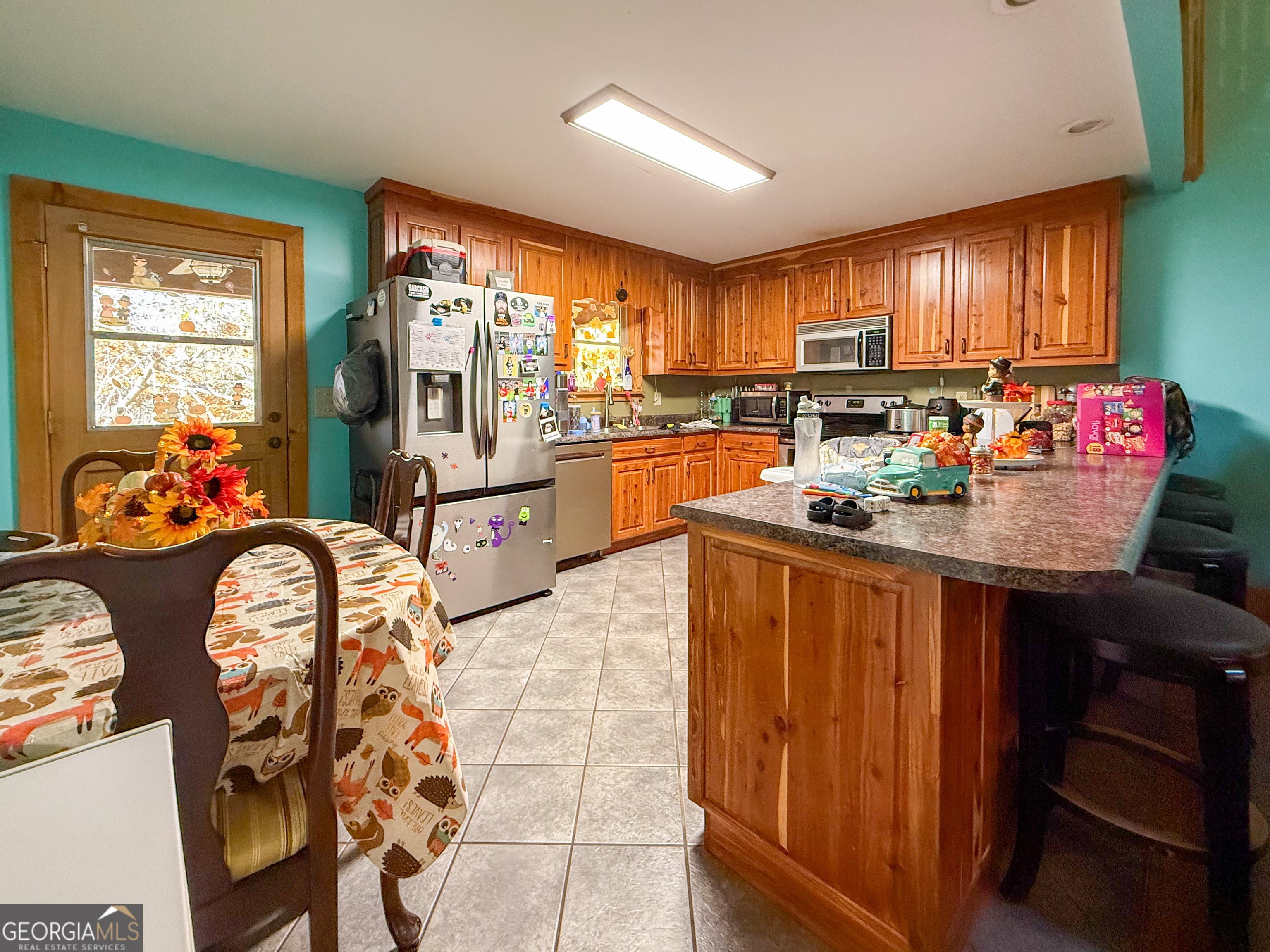 161 Twisting Ridge Trail Demorest, GA 30535 - Photo 6 of 33 a kitchen with stainless steel appliances granite countertop a stove refrigerator and dining table