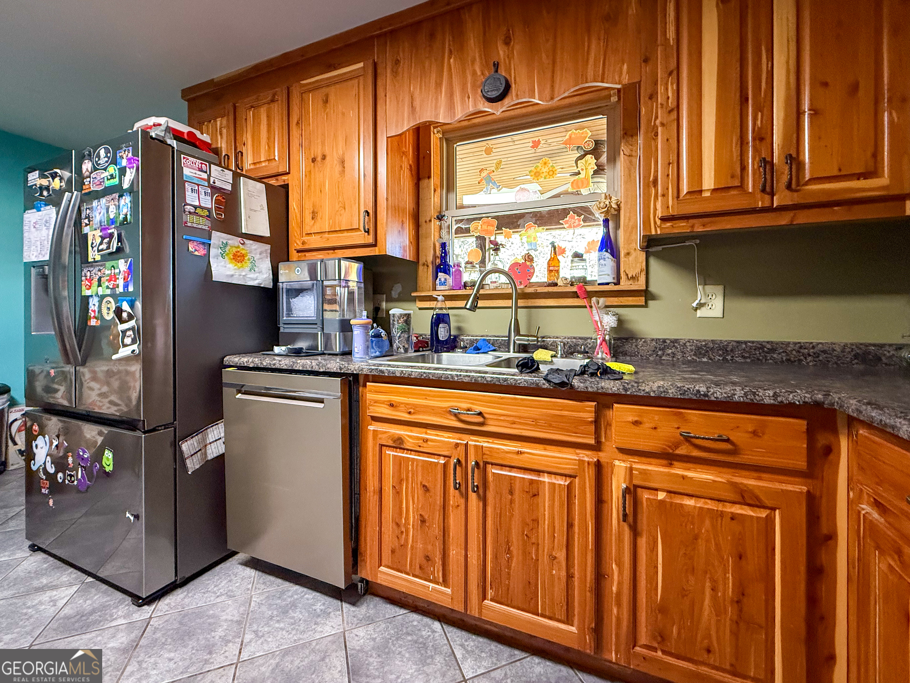 161 Twisting Ridge Trail Demorest, GA 30535 - Photo 8 of 33 a kitchen with stainless steel appliances granite countertop a refrigerator and a stove top oven