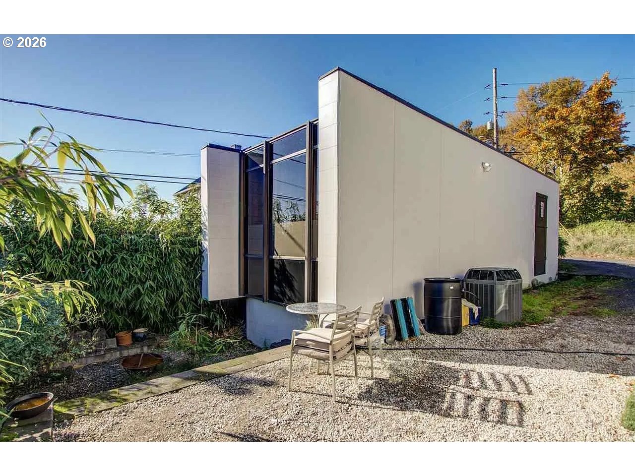 4530 South Kelly Avenue Portland, OR 97239 - Photo 25 of 30 a backyard of a house with table and chairs