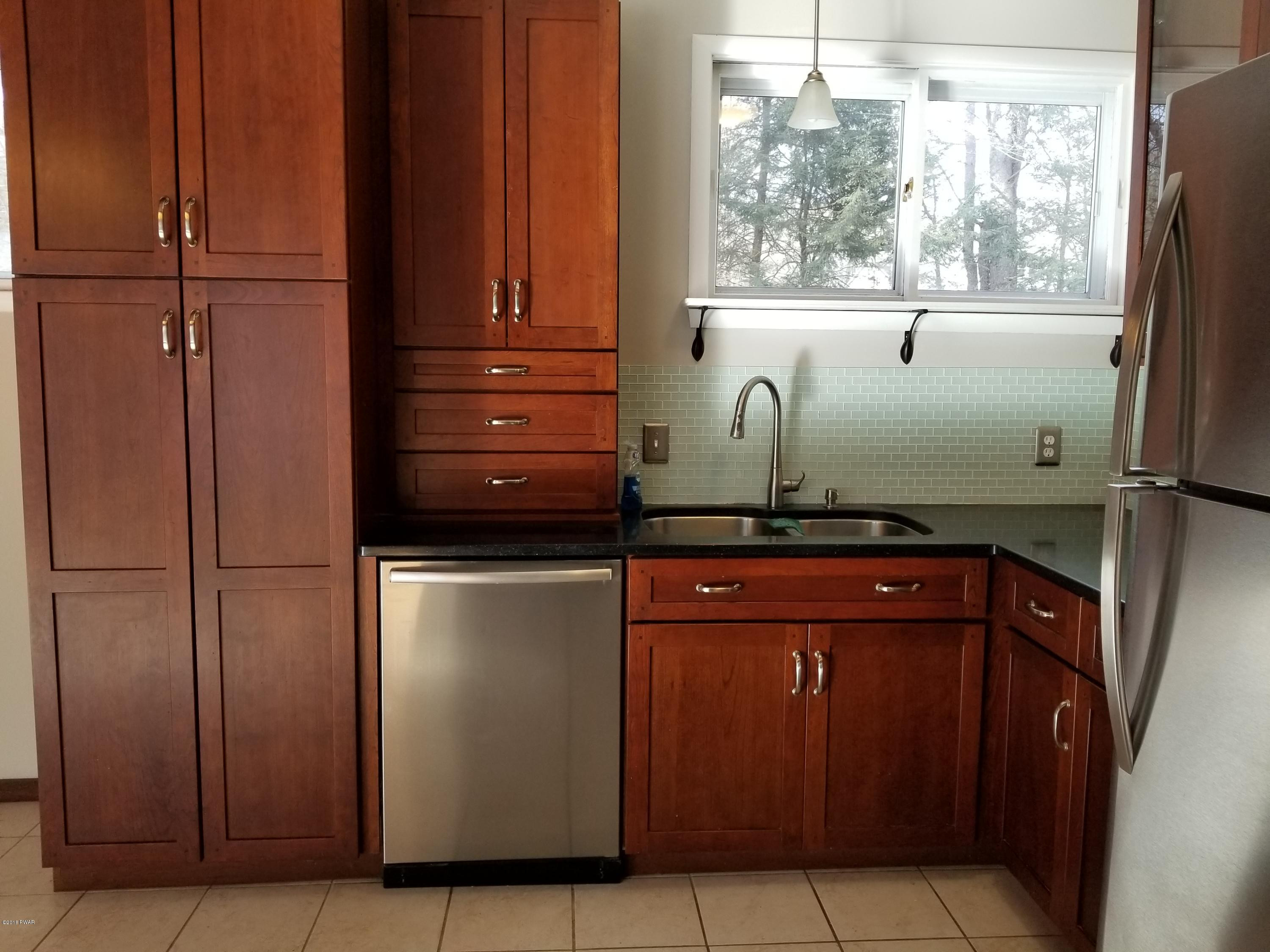 117 Moon Valley Road Milford, PA 18337 - Photo 17 of 34 17. Kitchen