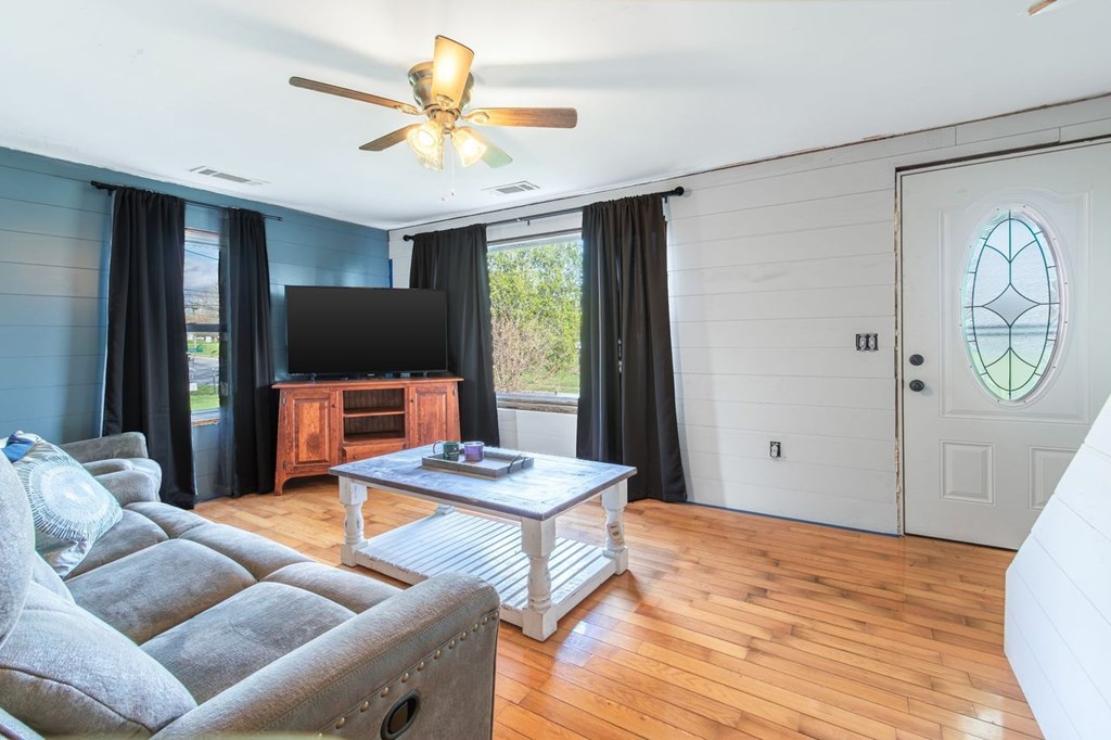 9340 Old Highway 76 Morganton, GA 30560 - Photo 11 of 19 a workspace with furniture and window