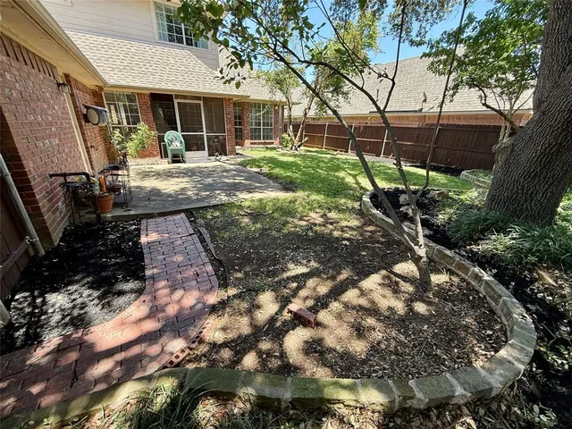 a view of a house with backyard and sitting area