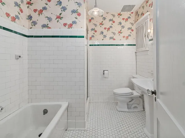 $725,000 | 468 North Street, Burlington, VT 05401