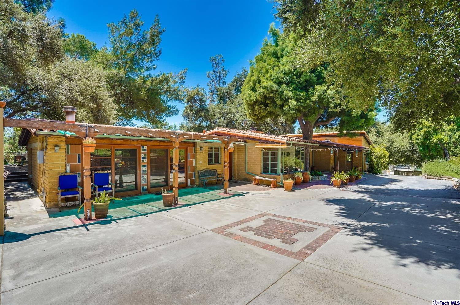 3552 Hollyslope Road Altadena, CA 91001 - Photo 1 of 33 Gallery Image 1