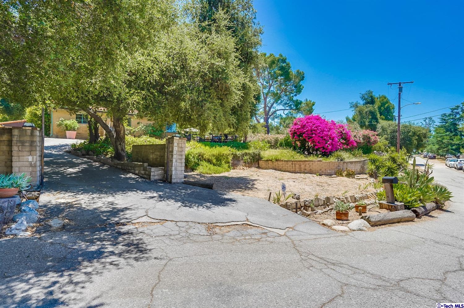 3552 Hollyslope Road Altadena, CA 91001 - Photo 4 of 33 Gallery Image 4