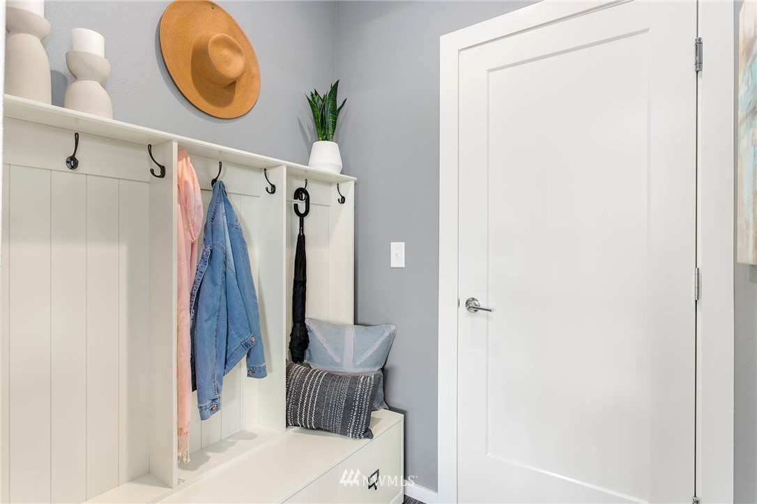257 Southwest 96th Place Seattle, WA 98106 - Photo 11 of 30 Gallery Image 11