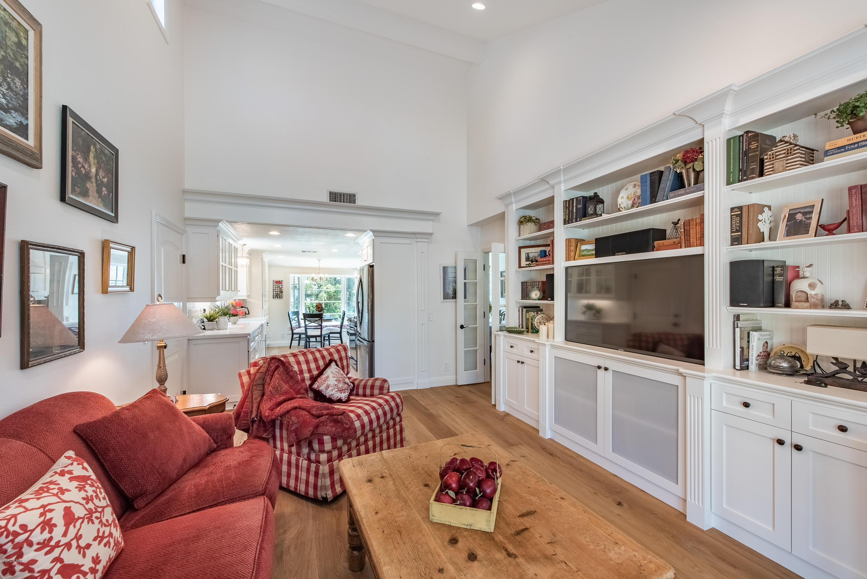 270 Longbranch Road Simi Valley, CA 93065 - Photo 13 of 51 270 Longbranch Rd Simi Valley-18