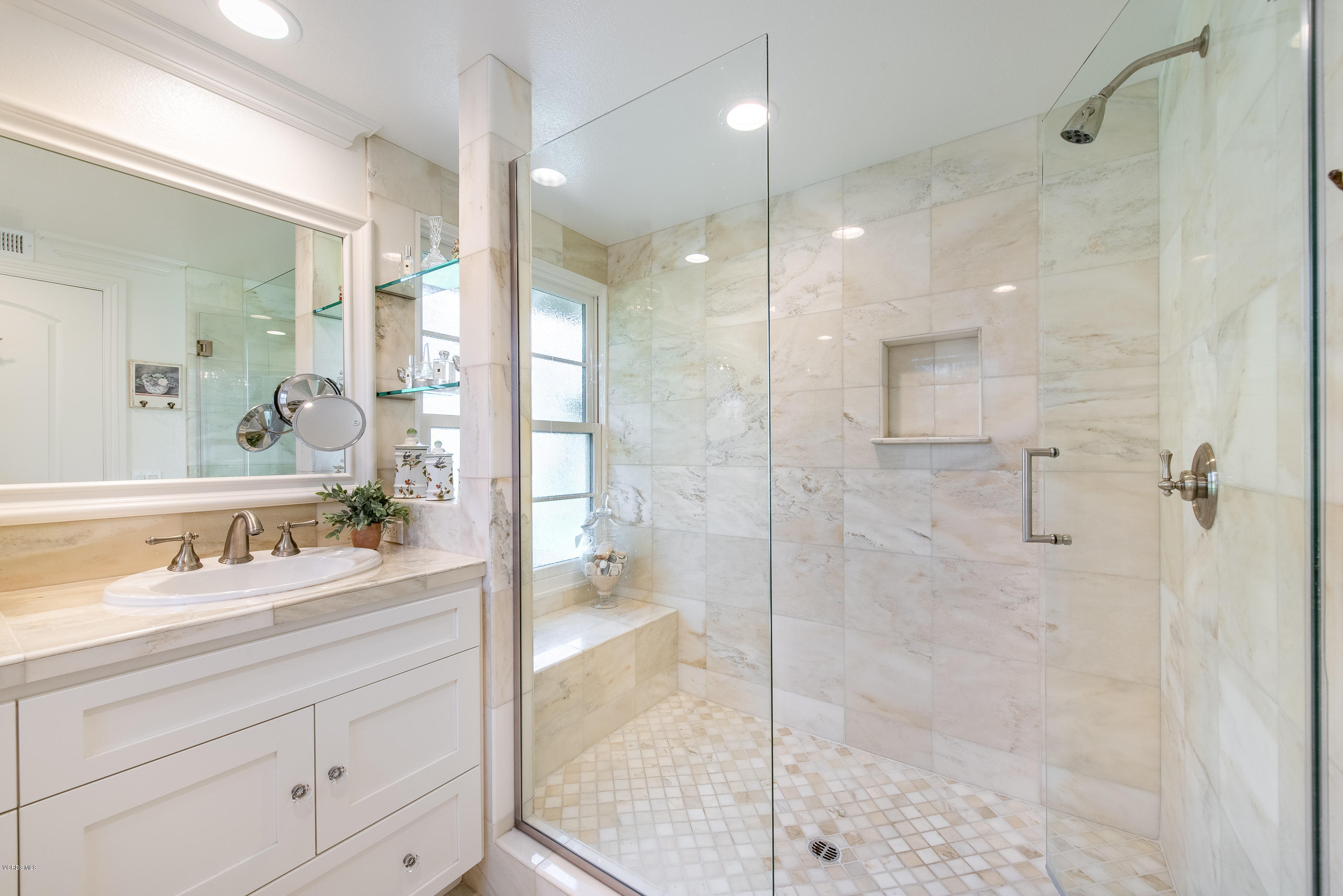 270 Longbranch Road Simi Valley, CA 93065 - Photo 27 of 51 270 Longbranch Rd Simi Valley-33
