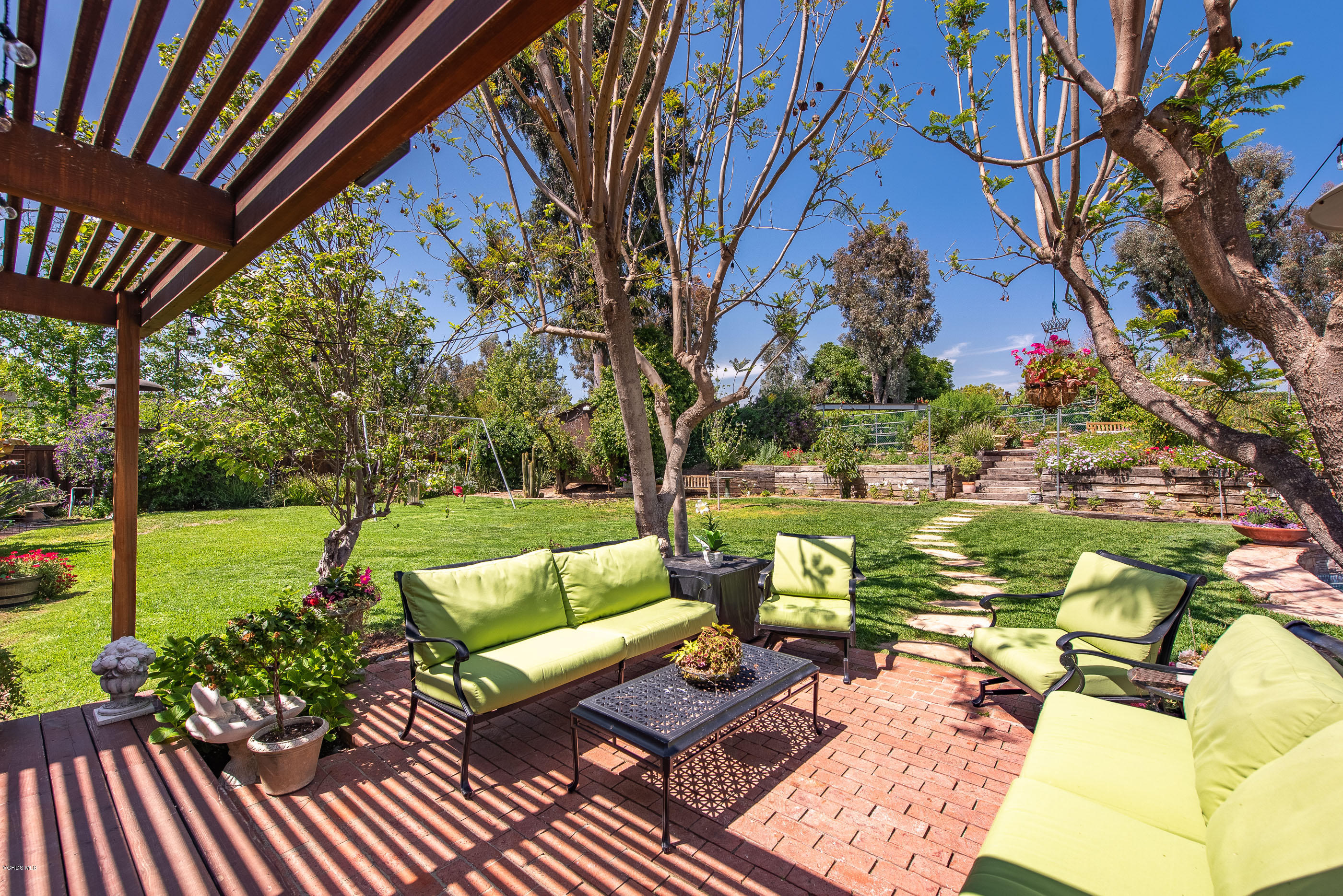 270 Longbranch Road Simi Valley, CA 93065 - Photo 29 of 51 270 Longbranch Rd Simi Valley-35