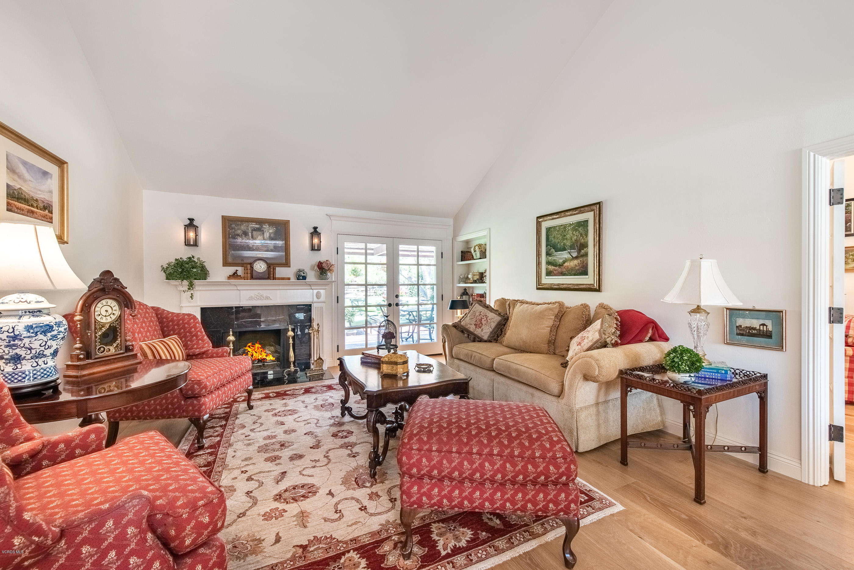 270 Longbranch Road Simi Valley, CA 93065 - Photo 6 of 51 270 Longbranch Rd Simi Valley-11