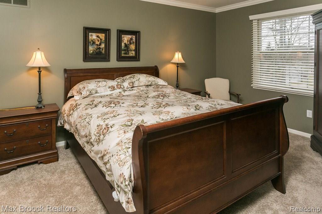 1051 Pointe Pl Boulevard Rochester, MI 48307 - Photo 28 of 37